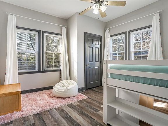 5th image of 908 S Cypress St