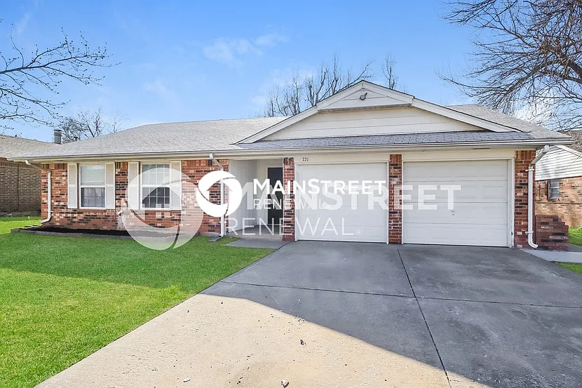 721 Howard Ct — Photo 2