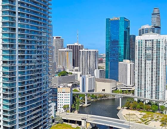 3rd image of 690 SW 1st Ct #Penthouse Ii09
