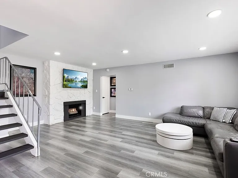 2215 E Avalon Ave — Photo 8