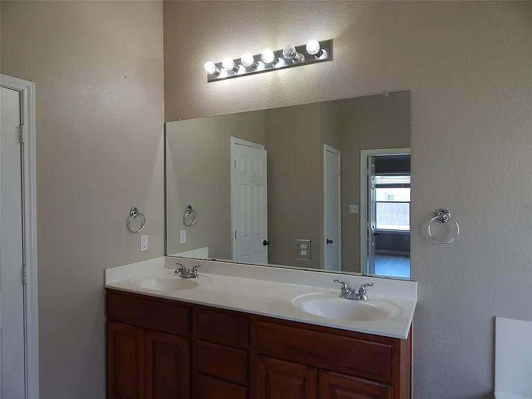 601 Abbeyglen Castle Dr — Photo 22