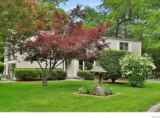 33 Clovebrook Rd, Valhalla, NY 10595