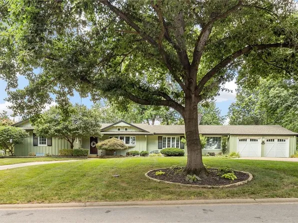 9722 Overbrook Rd, Leawood, KS 66206