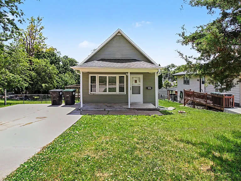 3325 Jefferson St — Photo 1