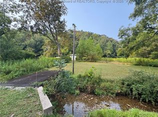 3559 Browns Creek Rd, Saint Albans, WV 25177