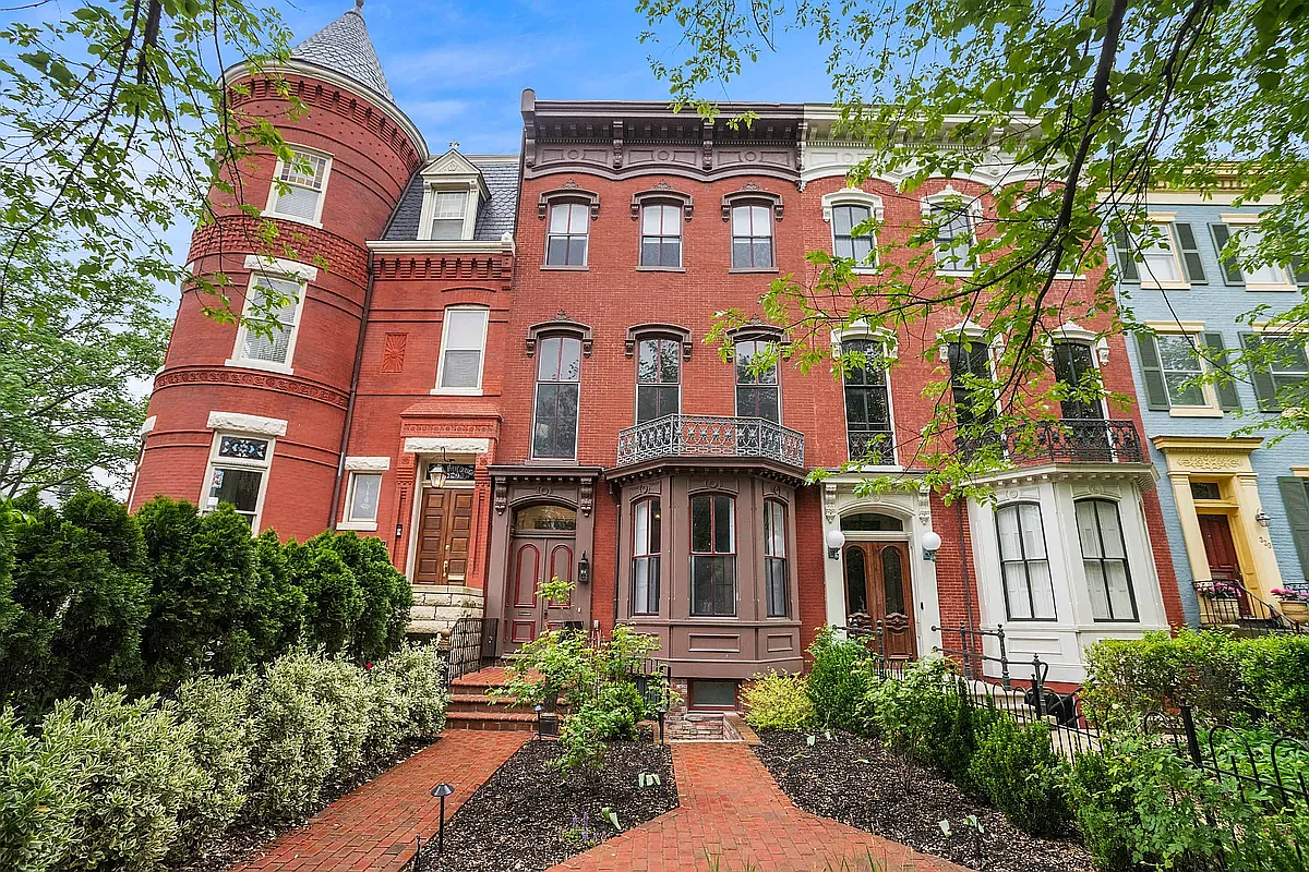 Building Photo - 327 E Capitol St SE #2