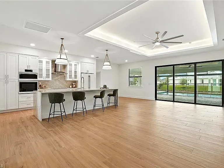 2216 SW 4th Ave — Photo 4