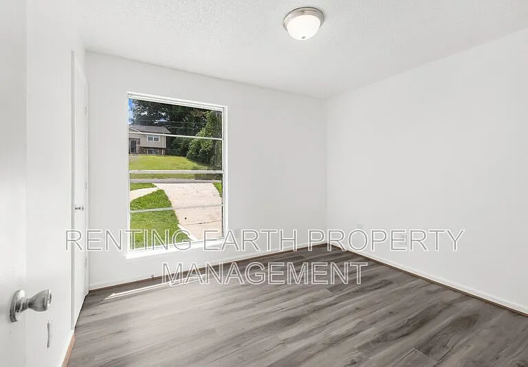 600 Westwood Ave — Photo 8