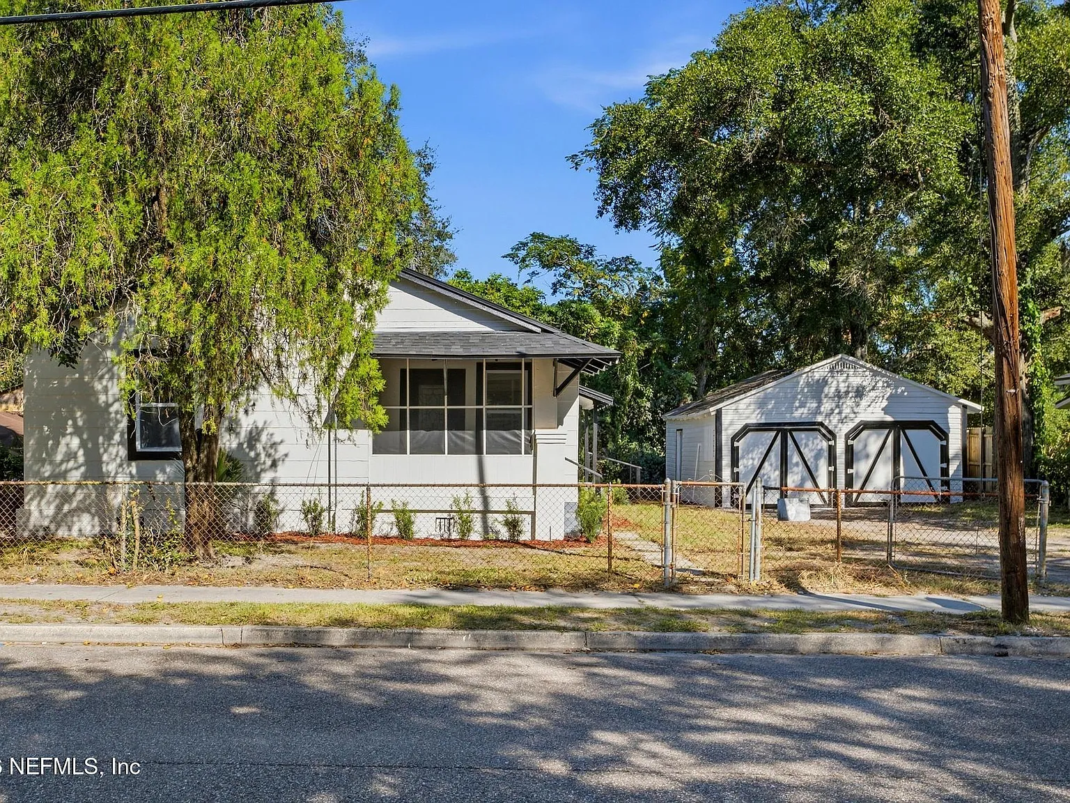 3 bed, 2.0 bath, 1164 sqft, $1,385 — Photo 1