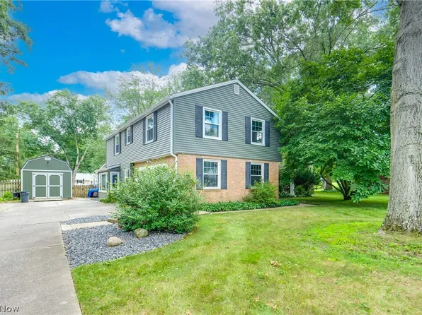 2778 Chaucer Dr NE, Canton, OH 44721