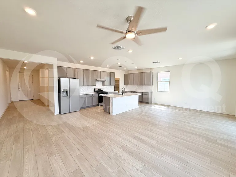 2980 E Augusta Ave — Photo 14