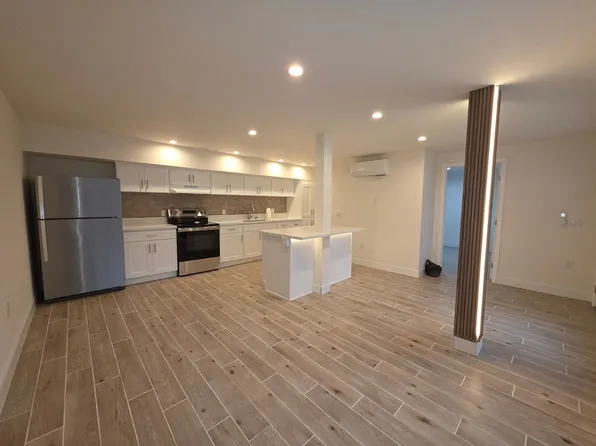 320 Myrtle St #A, Glendale, CA 91203