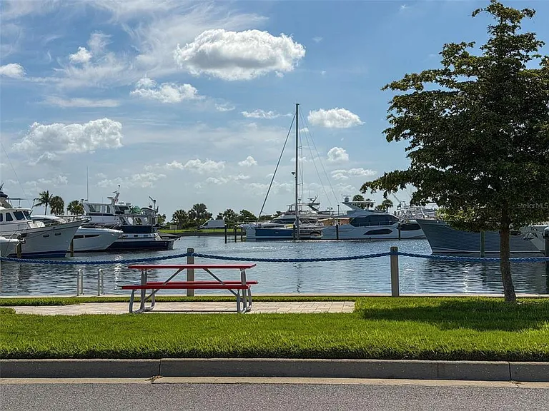 2013 Harbour Links Dr #2013 — Photo 48