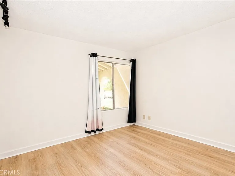 23629 Jubilee Ln — Photo 6