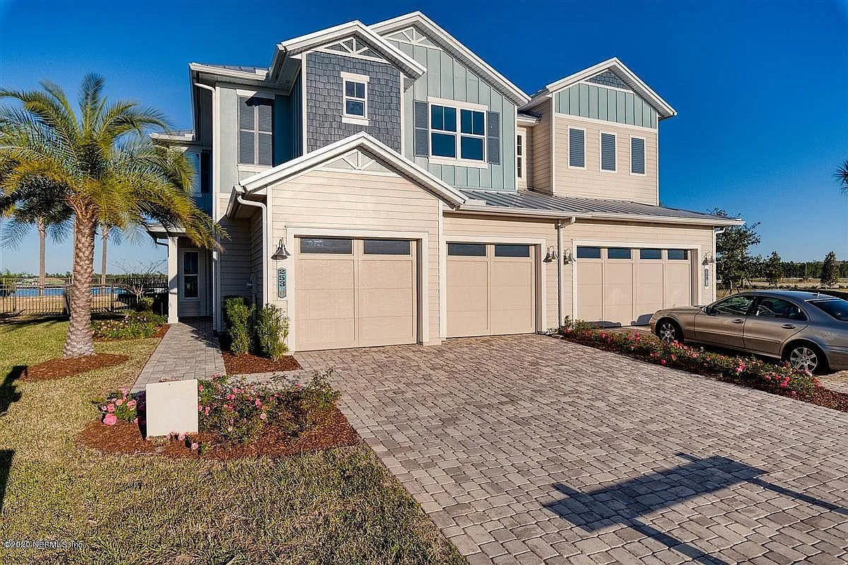 3 bed, 2.5 bath, 2741 sqft, $5,400 — Photo 2