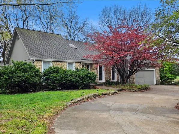 1901 E Frontier Ln, Olathe, KS 66062