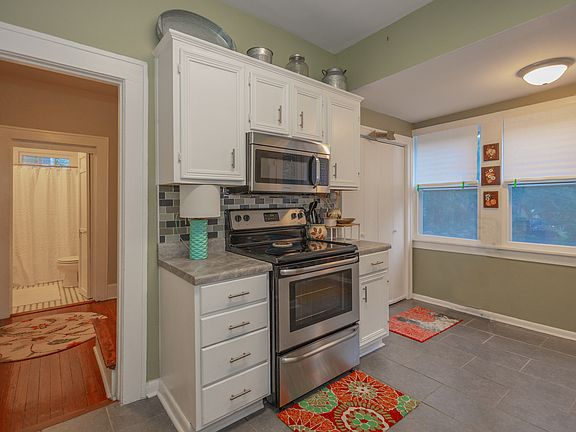 3rd image of 212 Fairfax Dr