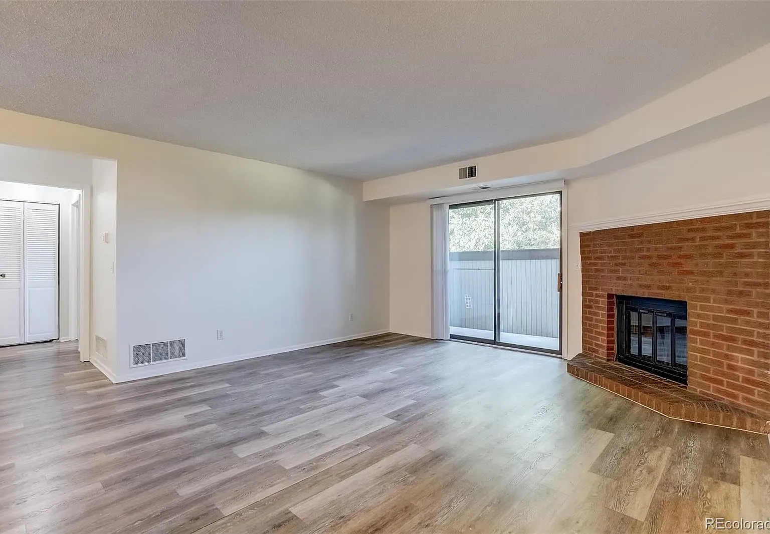 2 bed, 1000 sqft, $2,100 — Photo 1