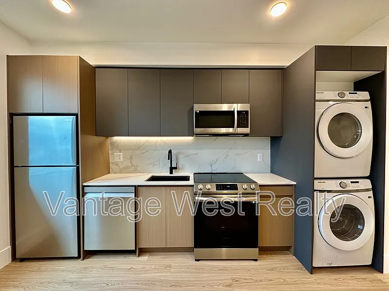 Studio, 1.0 bath, 327 sqft, $1,350 — Photo 1