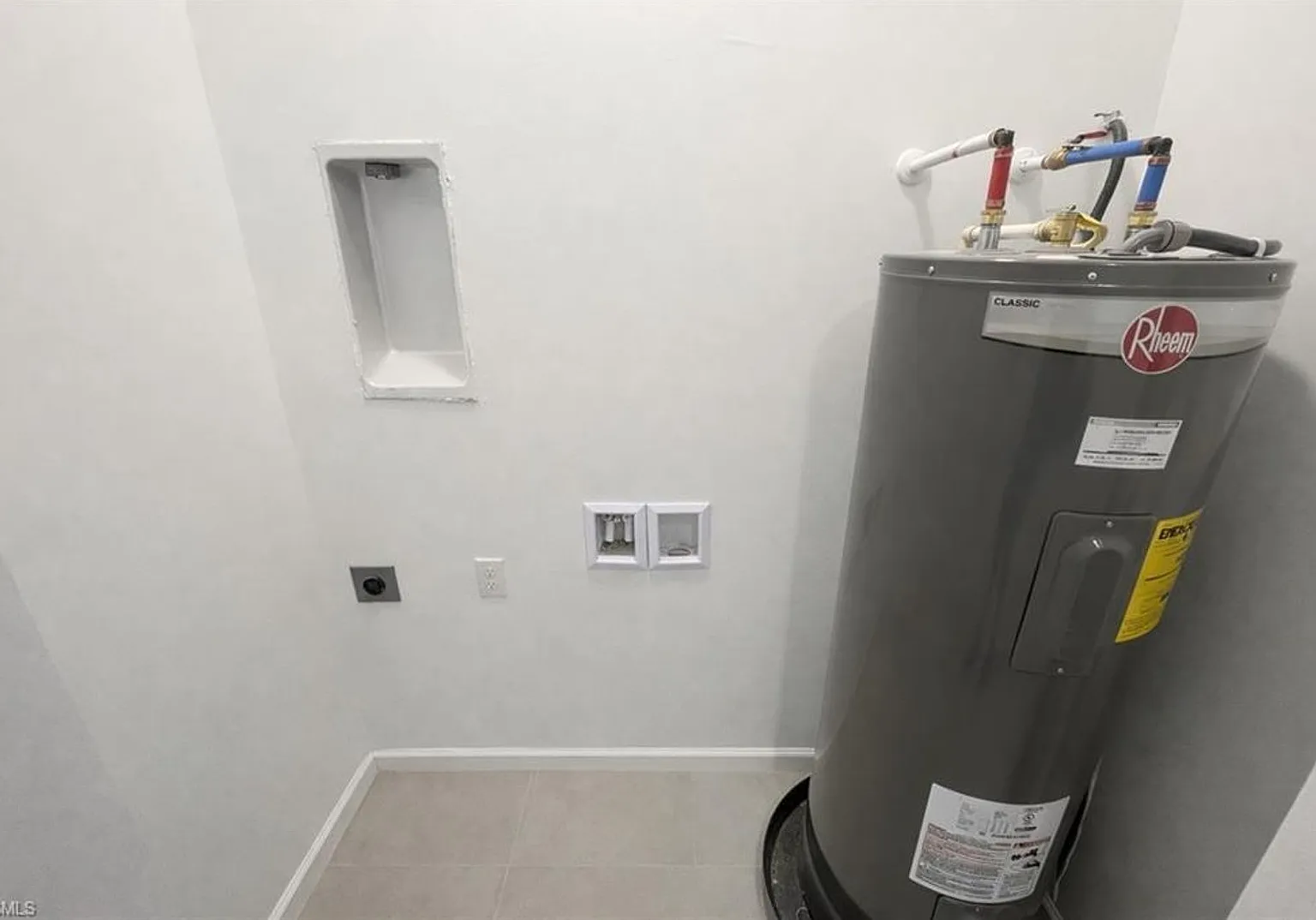 Brand-New 1-Bedroom Home in Peaceful Alva — Photo 3