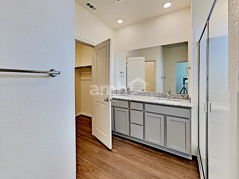 2733 Lillybrook Ln — Photo 12