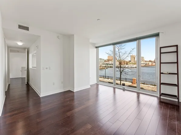 1000 Avenue At Port Imperial image 13 of 29