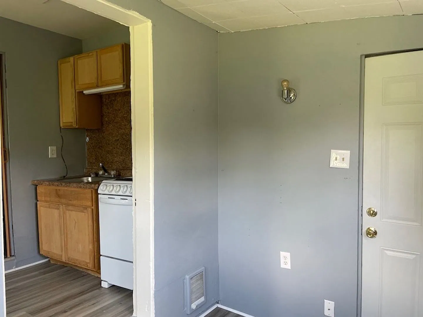 313 W 4th St — Photo 4