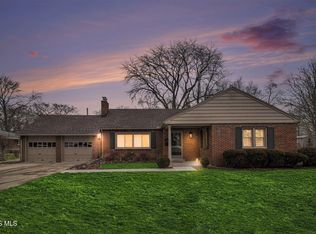 555 Perry Dr, Perrysburg, OH 43551