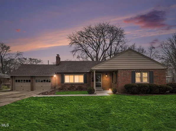 555 Perry Dr, Perrysburg, OH 43551