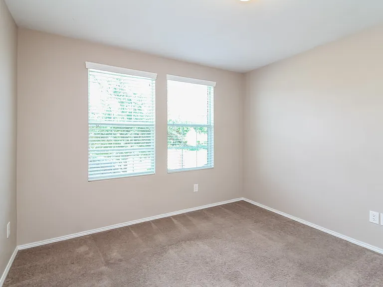 698 Austin Ln — Photo 19