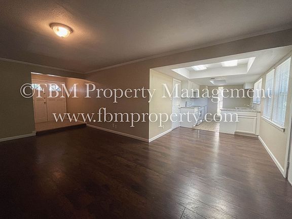 3rd image of 1608 S Hall St