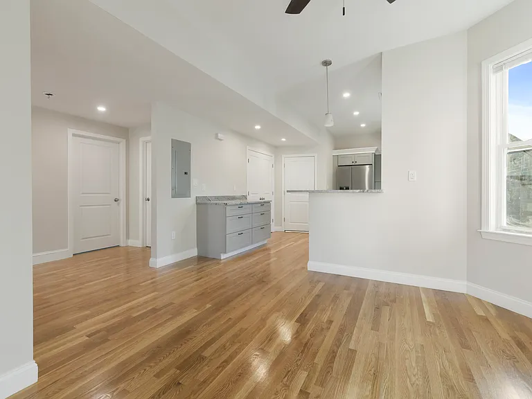 4 Benson St #2 — Photo 11