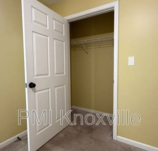 2340 Boxwood Ln — Photo 15