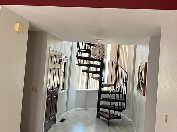 3rd image of 1419 Capri Ave