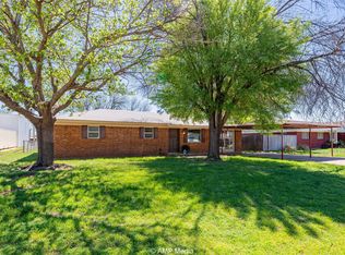1212 Compton St, Stamford, TX 79553