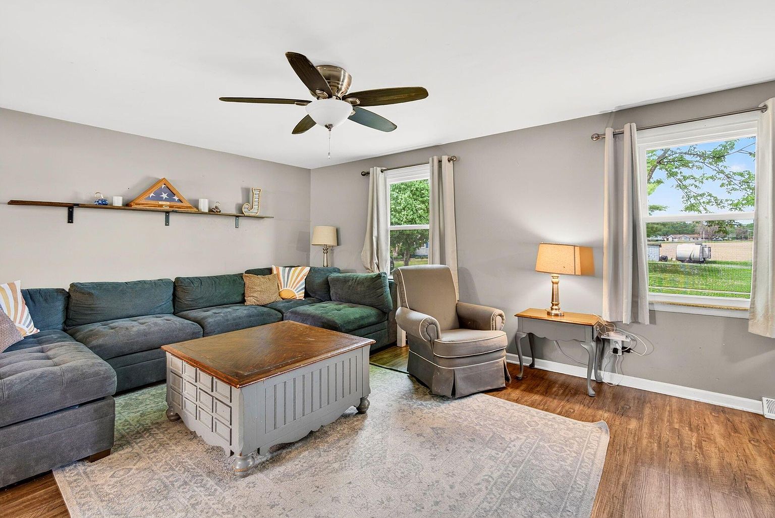 Listing photo 4 for 533 Glenmont Dr