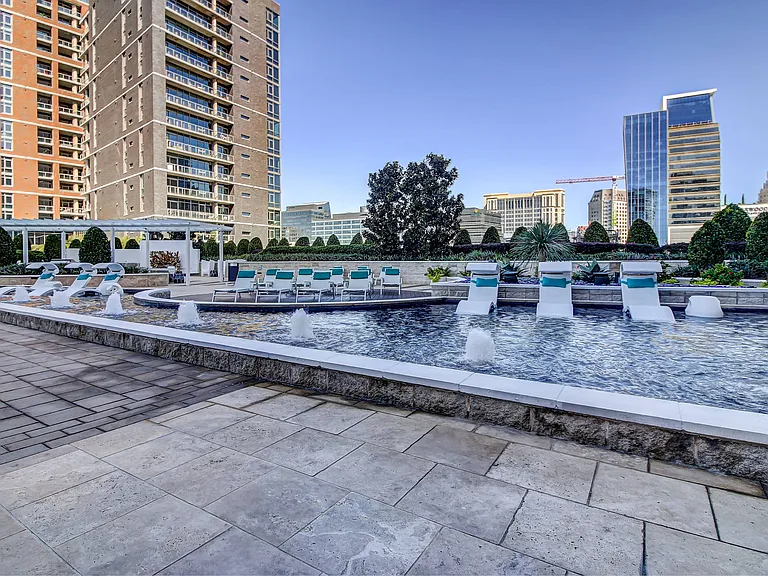 Cirque Residences — Photo 41
