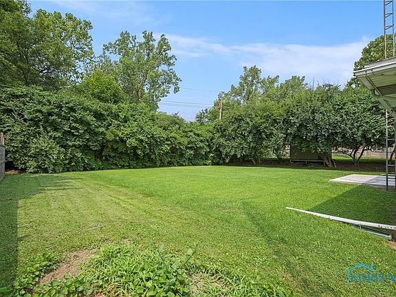 4th image of 727 Berkshire Dr