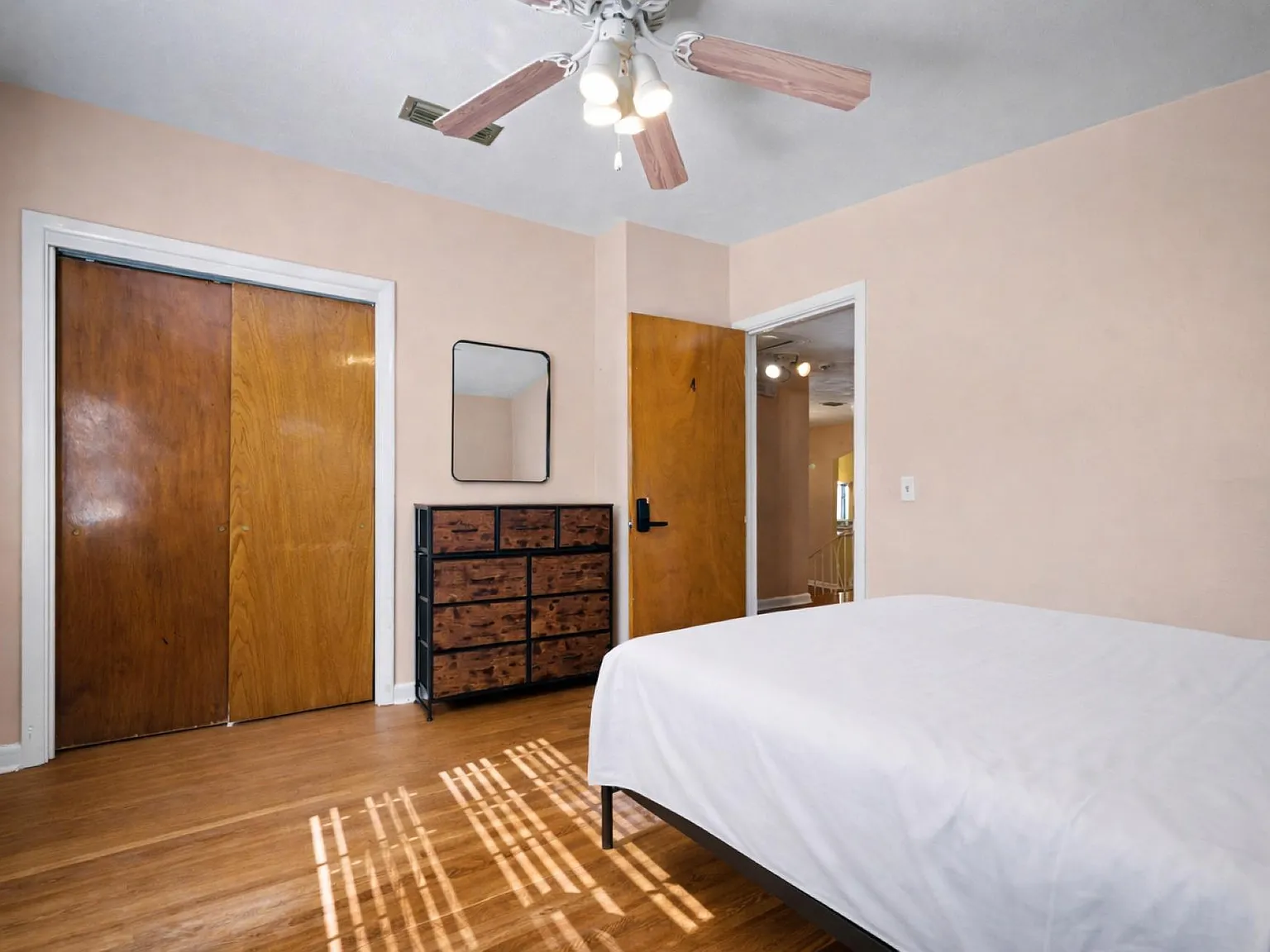 4 bed, 2.5 bath, 1831 sqft, $819 — Photo 1