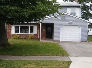 33 Conifer St, Howell, NJ 07731