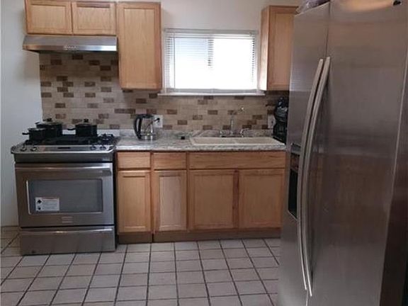 4th image of 170 Westwood Ave