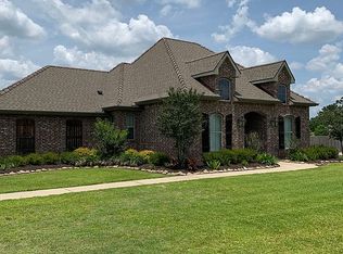 2407 Regena Dr, Lake Charles, LA 70611