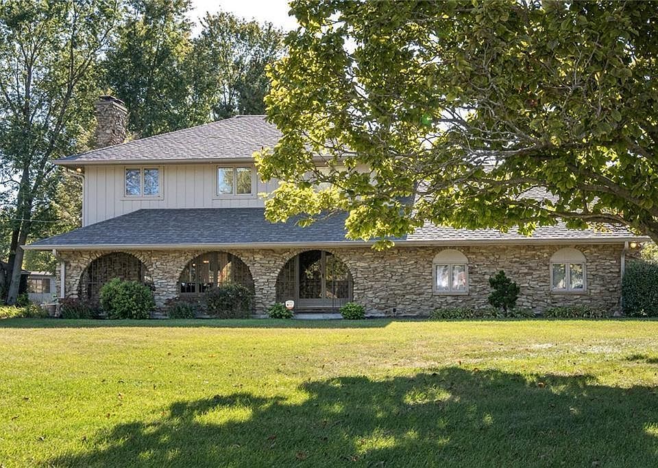 1st image of 805 Oakdale Dr