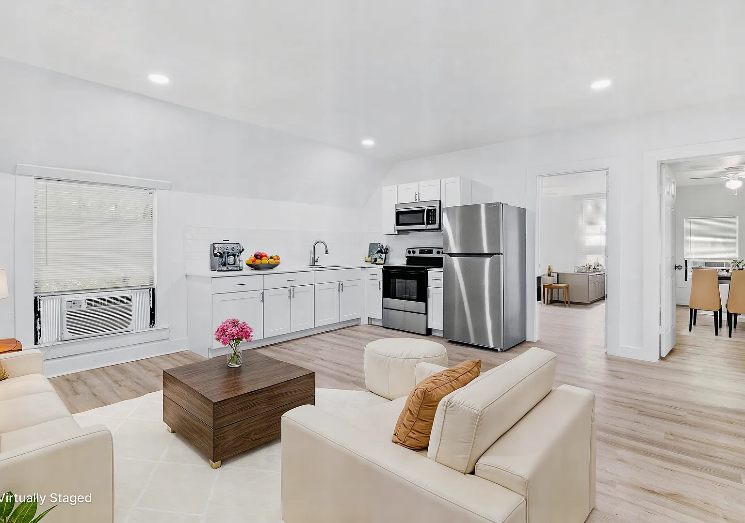 Cozy Renovated 3-Bedroom Duplex Apartment in Sherman — Photo 2