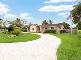 7905 SW 165th St, Palmetto Bay, FL 33157