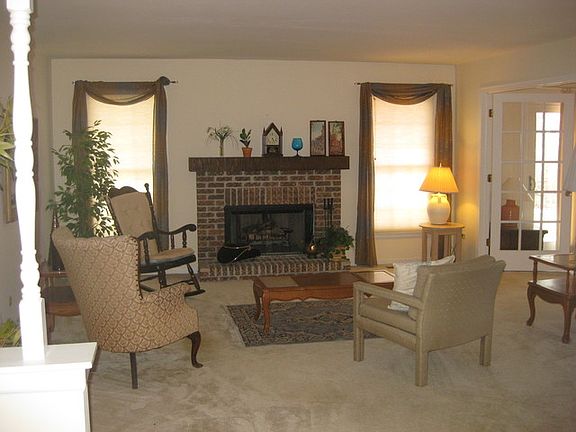 2nd image of 1833 Bishop Way