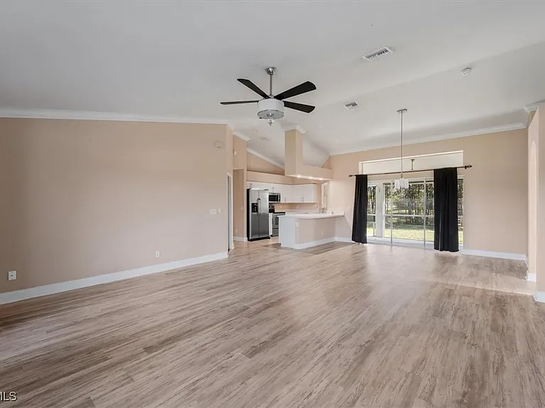 234 Pullman St — Photo 9