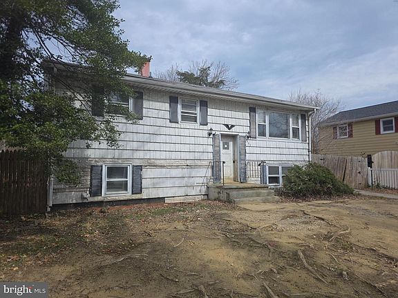 3rd image of 391 Hilltop Ln