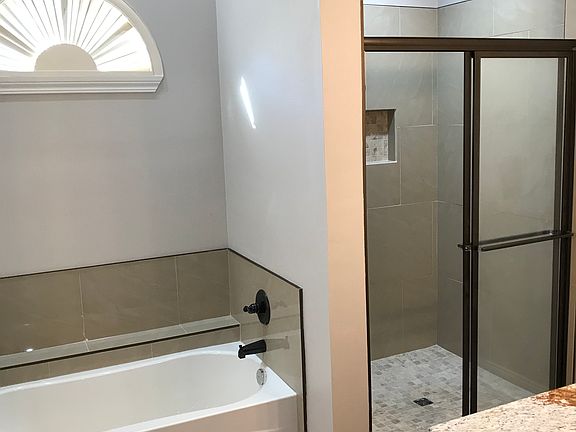 4th image of 1517 River Run Dr