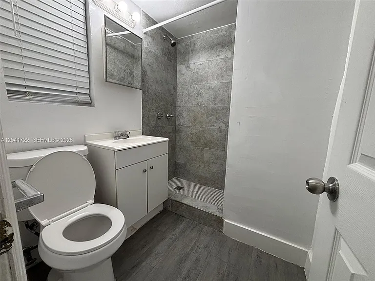 1843 Dewey St #104 — Photo 10